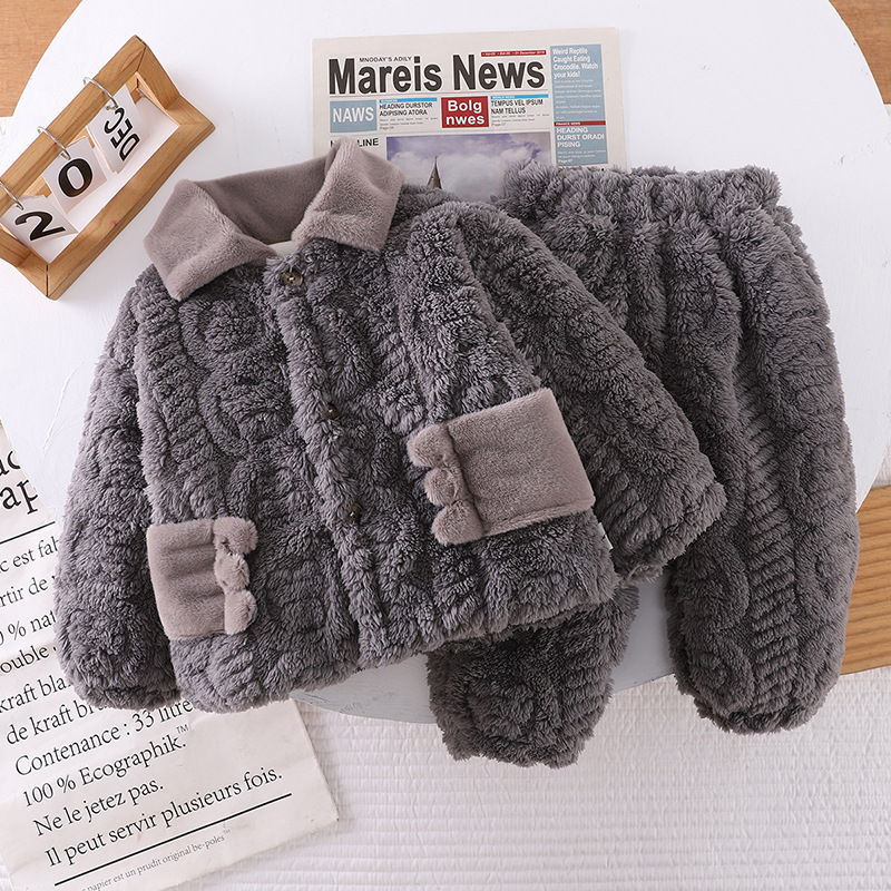 어린이 벨벳 잠옷 세트 2024 새로운 플란넬 거위 집 옷  소년과 소녀 두꺼운 두 조각 유행 세트