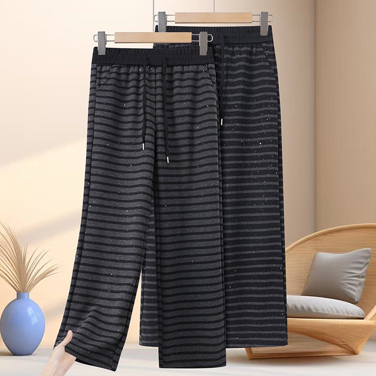Loose-fitting striped casual pants for middle-aged and elderly women, plus size, comfortable, versatile, slimming, and cropped length, suitable for spring and autumn