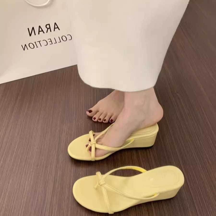 2026 zapatillas de tacón francés para mujeres de verano de color sólido con zapatillas de tacón negro con zapatillas de tacón frío image 9