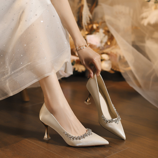 Romantic and delicate high heels stiletto heels