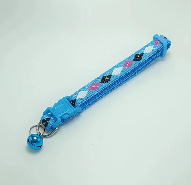 Pei Chong Beibei pequeño estilo fresco estampado de diamantes collar de gato suministros para perros suministros para mascotas campana para gatos