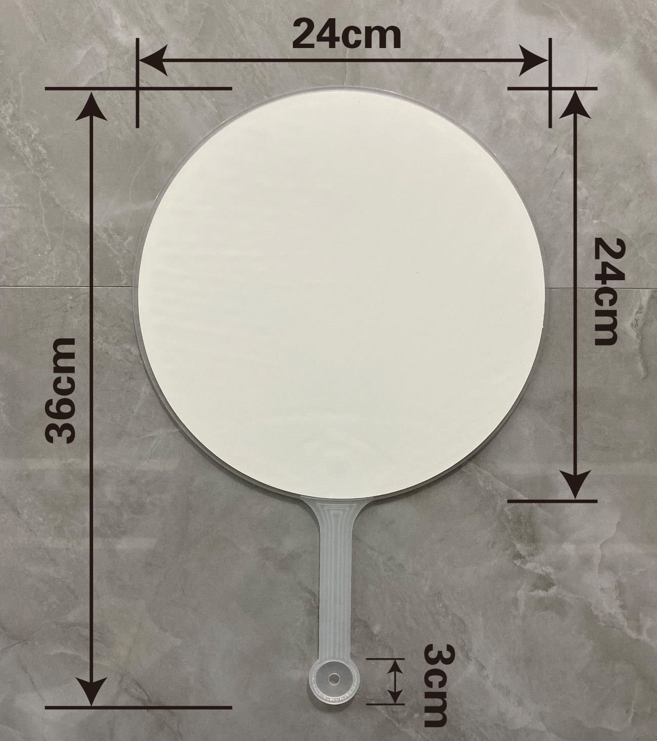 White-faced, medium-sized king fan