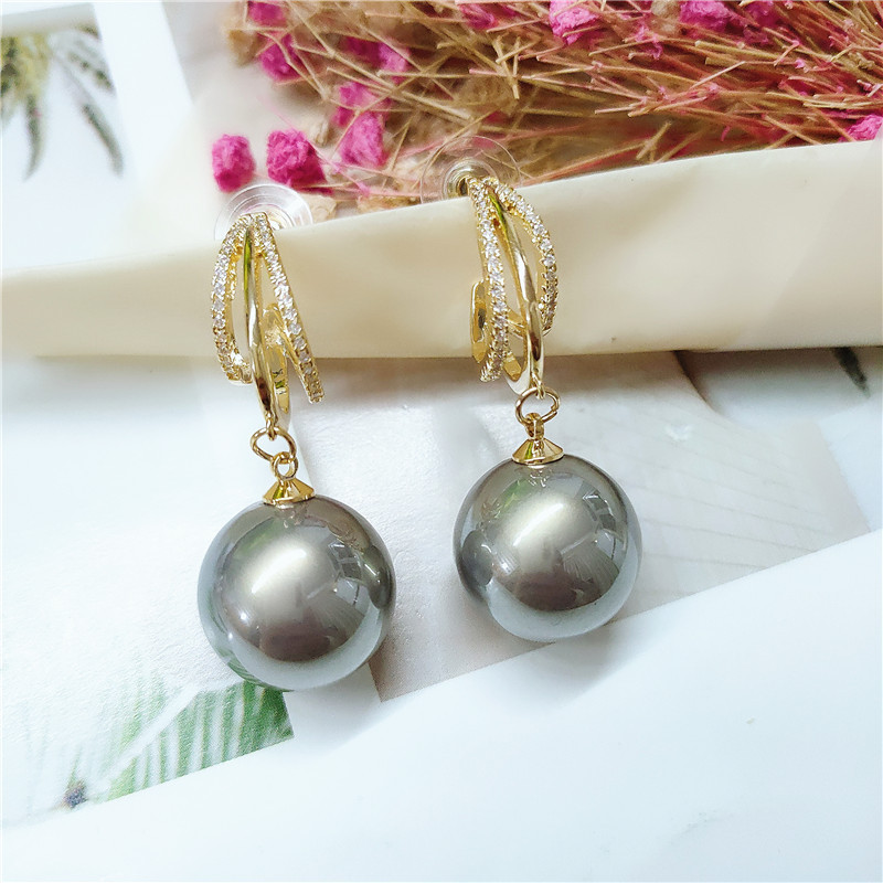 Korean Fashion Pearl Earrings display picture 7