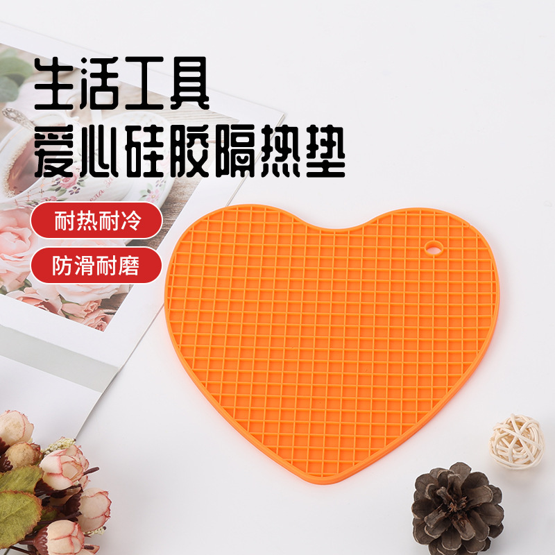 New non-slip protective mats for home use, oil-resistant, heat-resistant, and waterproof placemats, heart-shaped silicone heat-resistant mats