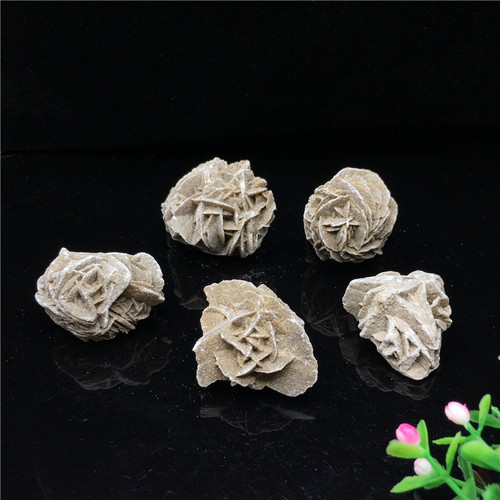Natural desert rose mineral raw stone crystal strange stone teaching specimen home decoration energy stone ornaments wholesale