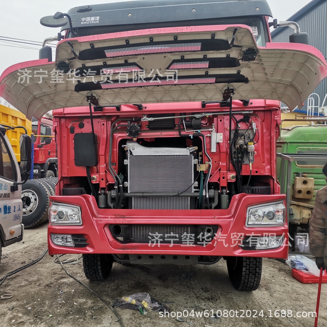 Long-Term Export of Howo Self-Loading Engineering Vehicles, 375-Horsepower Dump Trucks, and Eight-Wheel Dump Trucks for Transporting Soil and Gravel