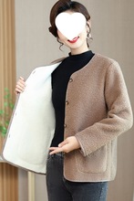 妈妈装羊羔绒外套女冬新款中年女装加厚颗粒绒棉服老年人轻薄棉衣