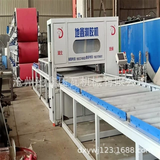 全自动蜂窝板淋胶机自动淋胶机沧州地鑫压瓦机