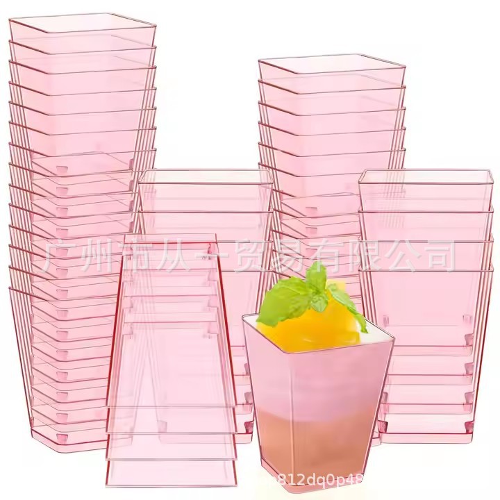 5 oz çəhrayı plastik desert qədəhləri, qaşıqlarla