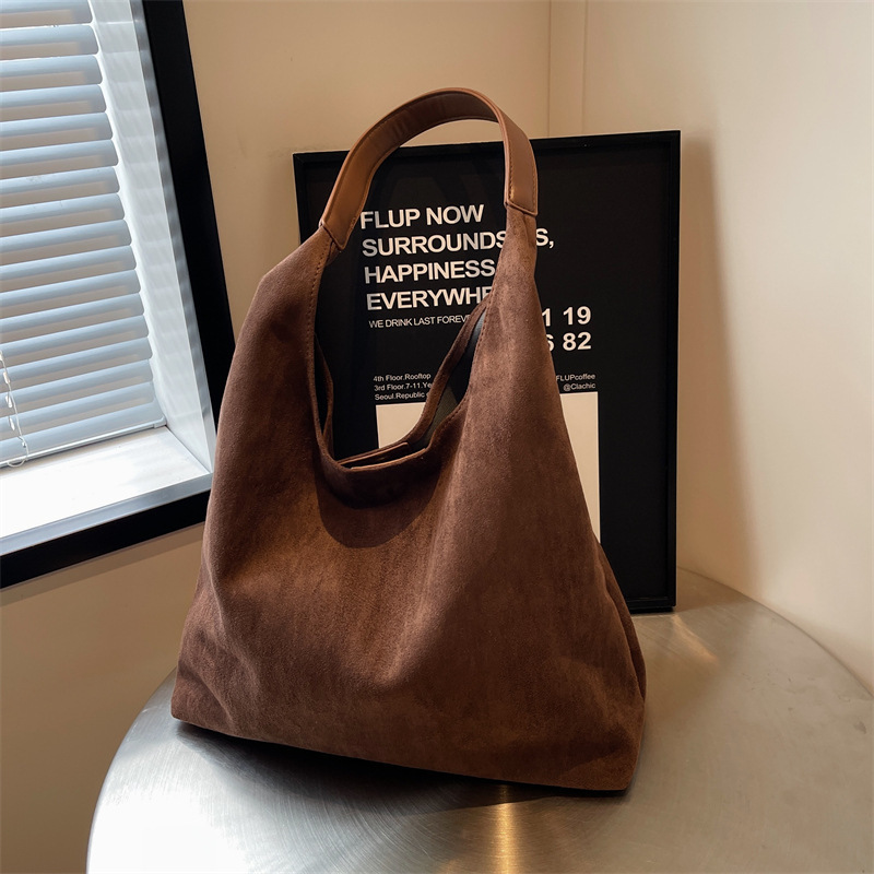 Demi-season retro shoulder bag
