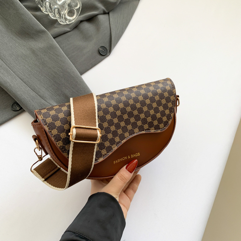 Simple and beautiful one shoulder underarm bag trend 2024 new wide shoulder strap saddle bag semi circular stylish messenger bag for women_voghion.com