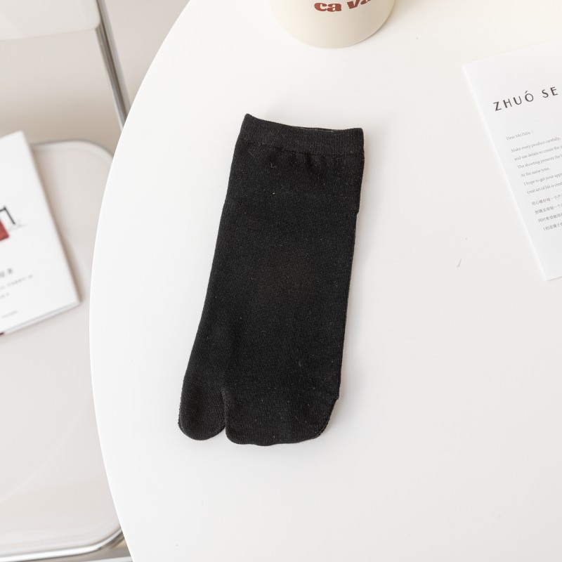 검은 두 손가락 양말