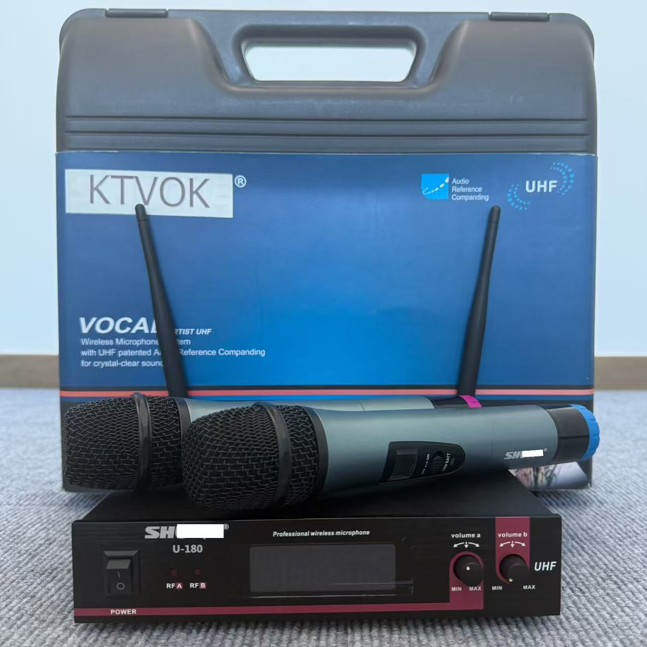 Ur-180 Plastic Case Wireless Microphone with Dual Microphones for Outdoor Karaoke, Stage, Conference, and General Audio Use