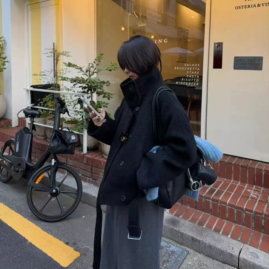 现货2025冬季新韩国东大门设计感显瘦腰带立领短款毛呢大衣外套女