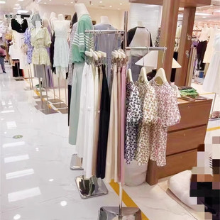 ✅ Clothing Store Window Display Rack Stainless Steel Floor Rack Island Rack Display Rack Simple Silver Hanging Clothes and Hats