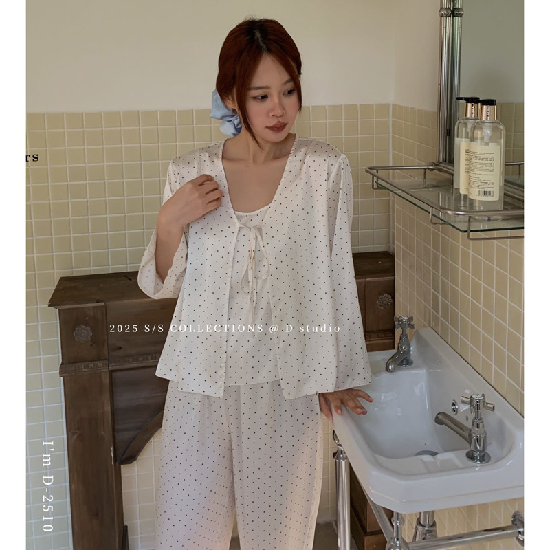 Du Xiaozhai 2025 봄 산들 바람 모조 실크 3 피스 세트 달콤한 서스펜더 카디건 바지 집 옷은 밖에서 입을 수 있습니다