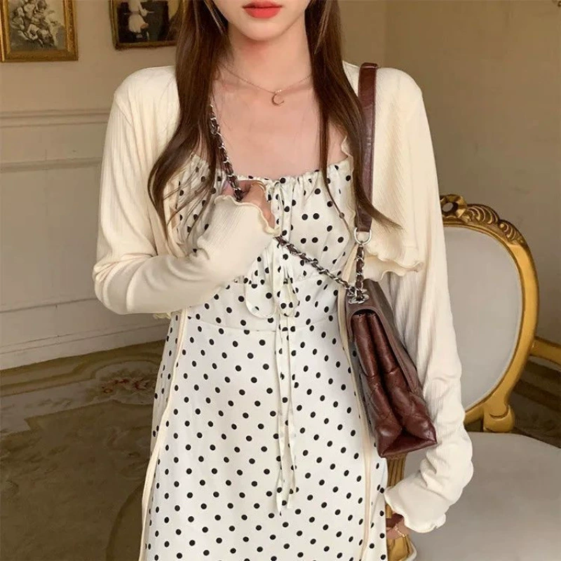 Thin cardigan, T-shirt, cloak, jacket