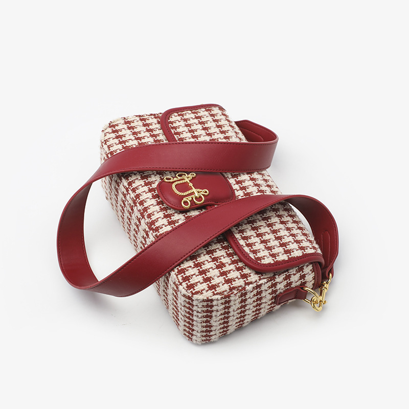 2024 Autumn New Trendy Bird Pattern Underarm Small Square Fashion Versatile Single Shoulder Oblique Straddle Women's Bag_voghion.com