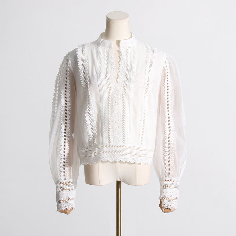 Completo due pezzi donna con top in pizzo e gonna a vita alta_voghion.com