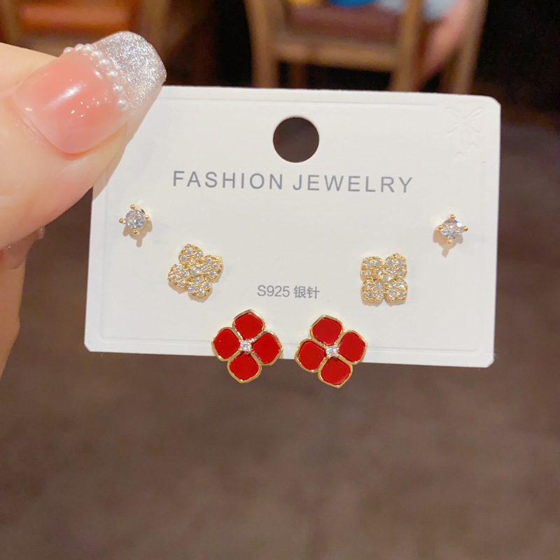 S925 aguja de plata micro incrustaciones de circón pendientes cortos pendientes de pelo corto japonés y coreano elegante todo-fósforo simple conjunto de tres piezas pendientes para las mujeres