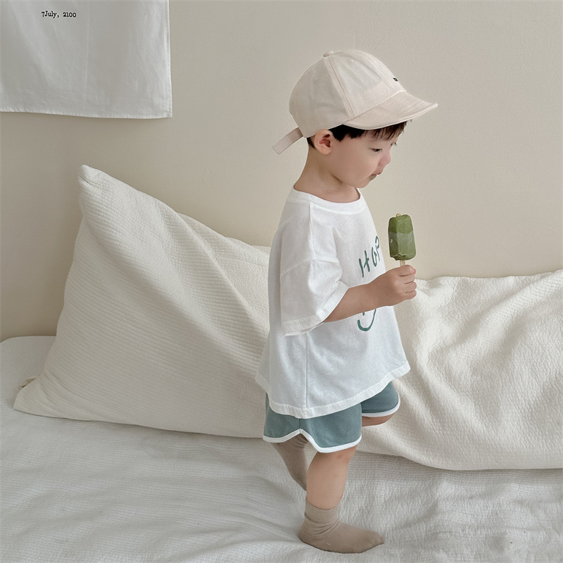 Traje de pantalones cortos de manga corta para niños, ropa de verano para niños, estilo delgado, ropa para niños coreanos, traje de sonrisa de letras de verano para bebés