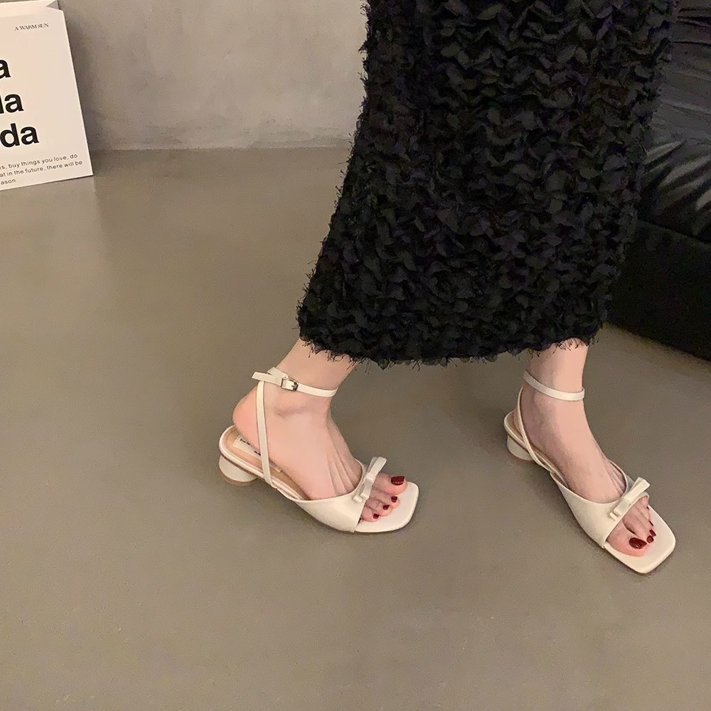 Zapatos de tacón alto con lazo de viento de noche francés, sandalias plateadas, sandalias y pantuflas de tacón grueso de verano con falda, zapatos de hadas