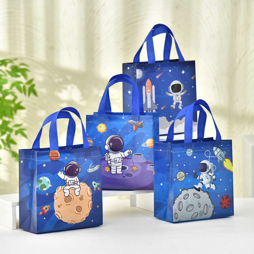 Cross-border cartoon astronaut non-woven bag portable spaceman gift bag cute children gift bag wholesale