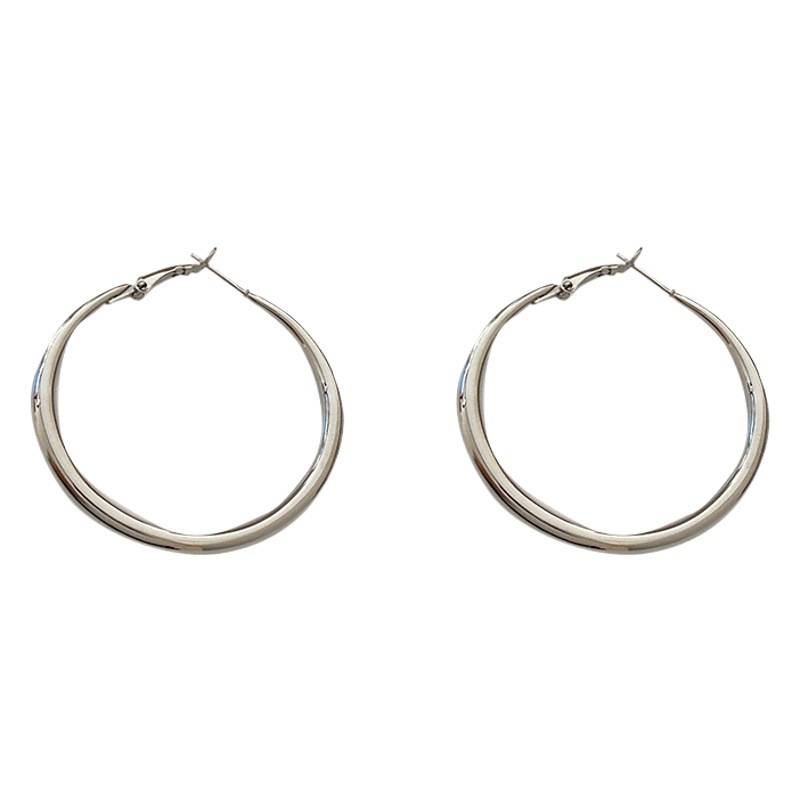 Aguja de plata ins estilo círculo pendientes Corea del Sur simple diseño de metal pendientes online celebridad personalidad temperamento pendientes de todo partido