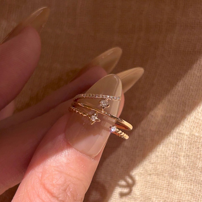 Sprankelende ring voor dames, vervaardigd met romantiek. Elegant en comfortabel, ontworpen om uw charme te accentueren. Een subtiel maar prachtig sieraad voor een date._voghion.com