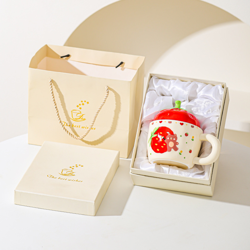 Taza de cerámica de oso de fresa con taza de regalo para chicas taza de marca doméstica de alto valor de pareja taza de desayuno de leche