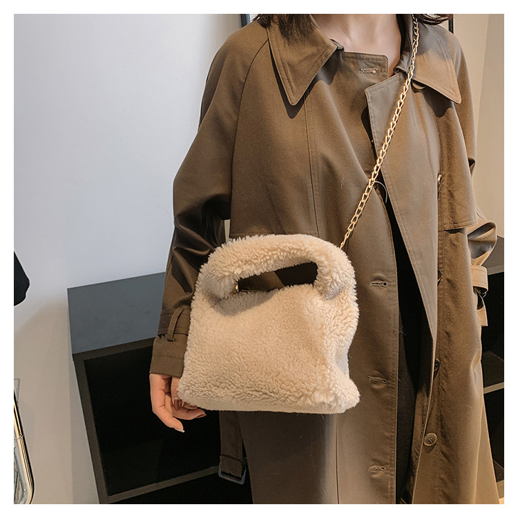 Pluche niche-ontwerp Dameskleurige crossbody Nieuwe herfst- en winterhandtas 2023 Chain pluchen tas_voghion.com