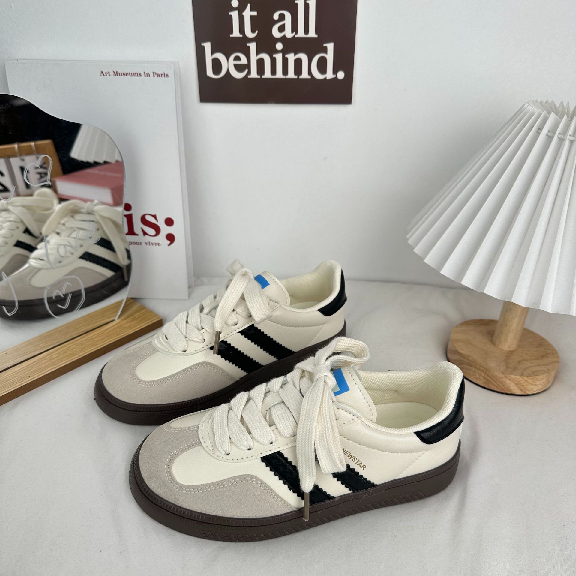 Yuanbo 2024 primavera y verano zapatos de entrenamiento alemán amarillos de moda para mujeres de nicho universal zapatos de skate británico de color 5097