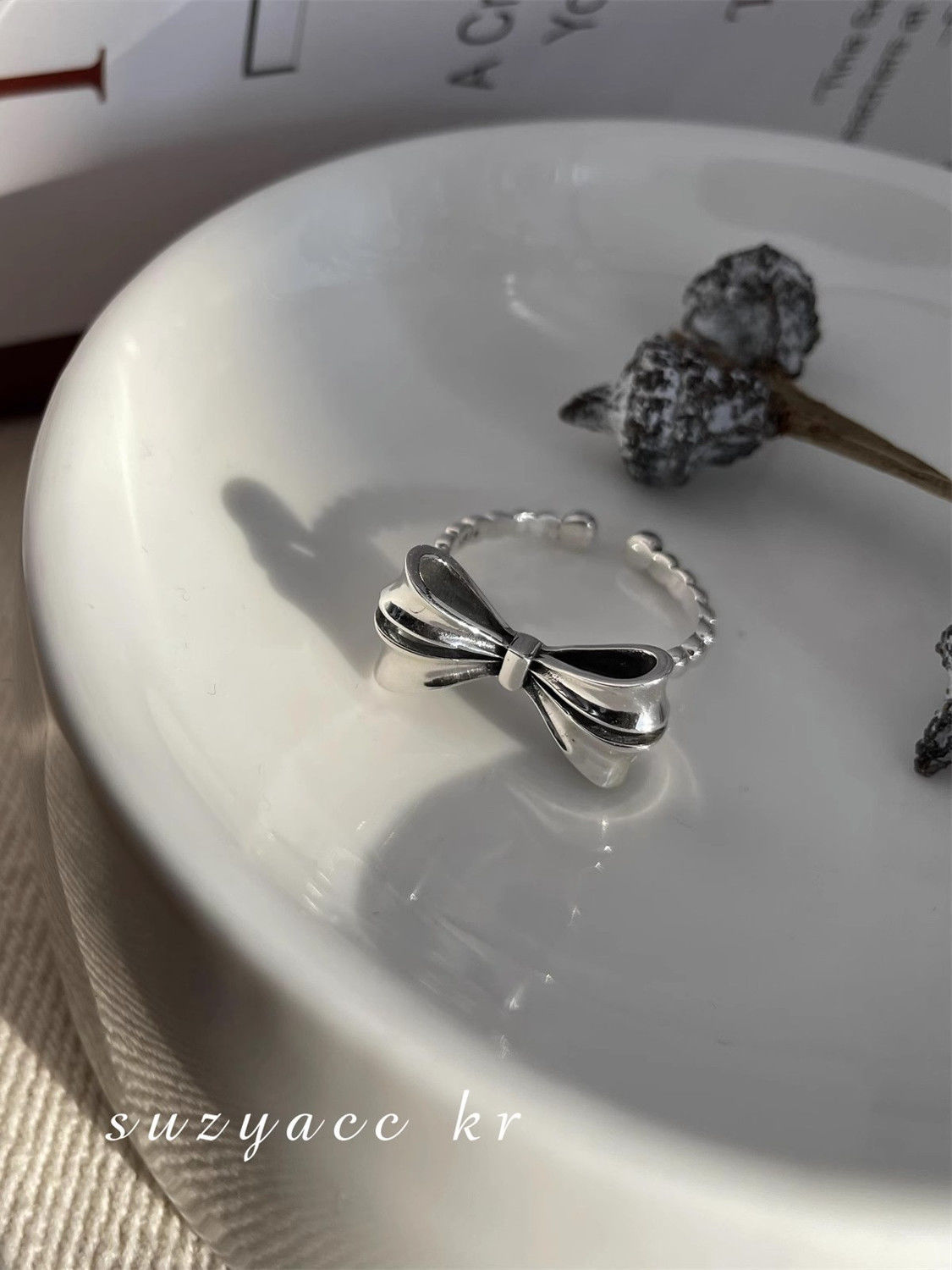 Suzyacc Kr Niche Design Schleife Schlicht für Damen 2026 Neuer trendiger Mode-Personalisierter Zeigefingerring_voghion.com