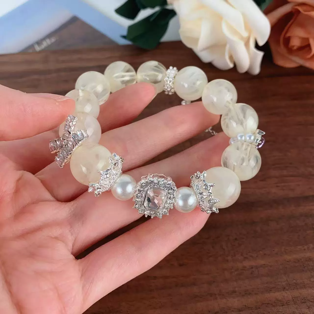 清冷感高颜值白色串珠手串精致时尚显白手环小众轻奢设计百搭手饰