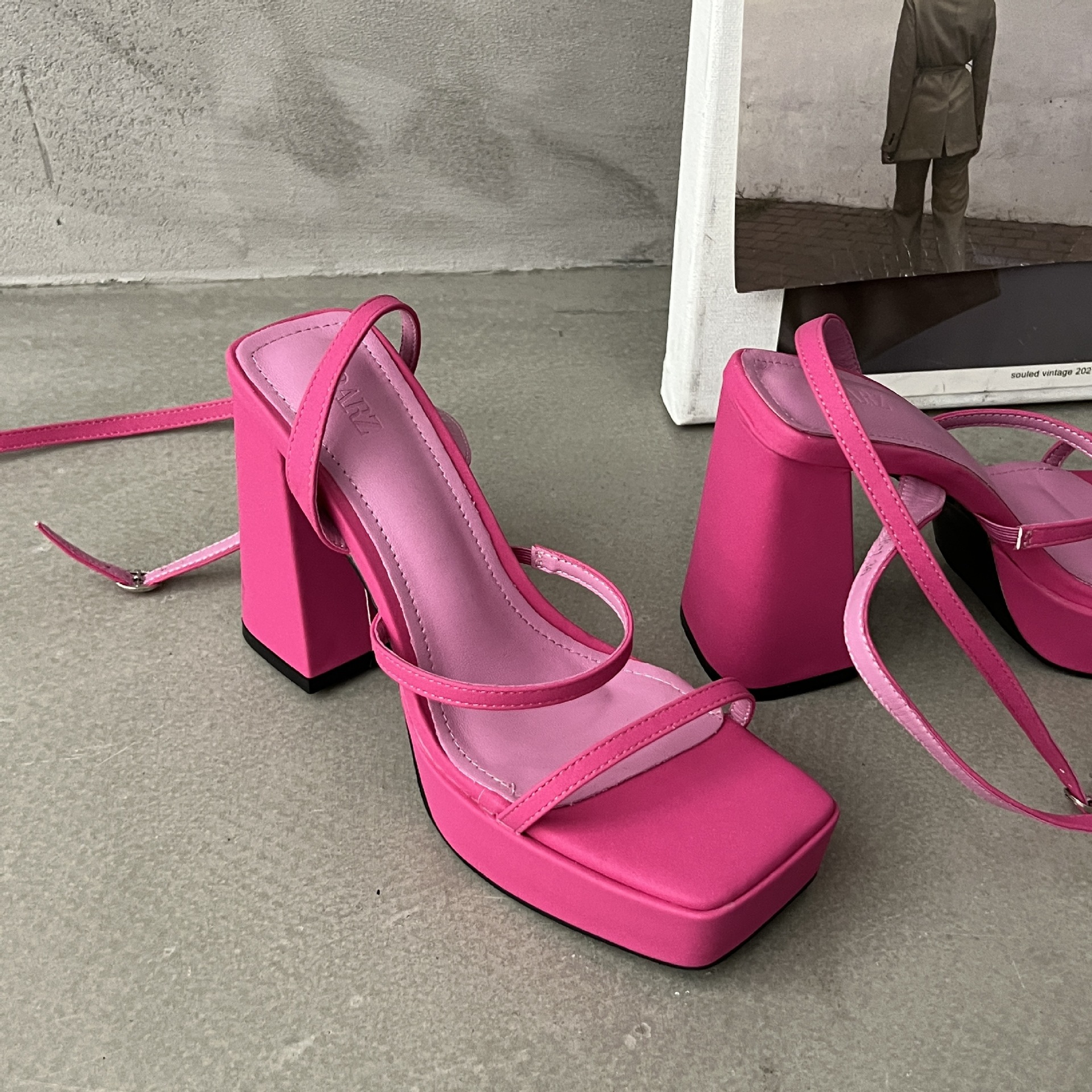 2023 new summer high heels open toe one line buckle sandals women rose red thick heel thick soled waterproof platform Roma shoes_voghion.com