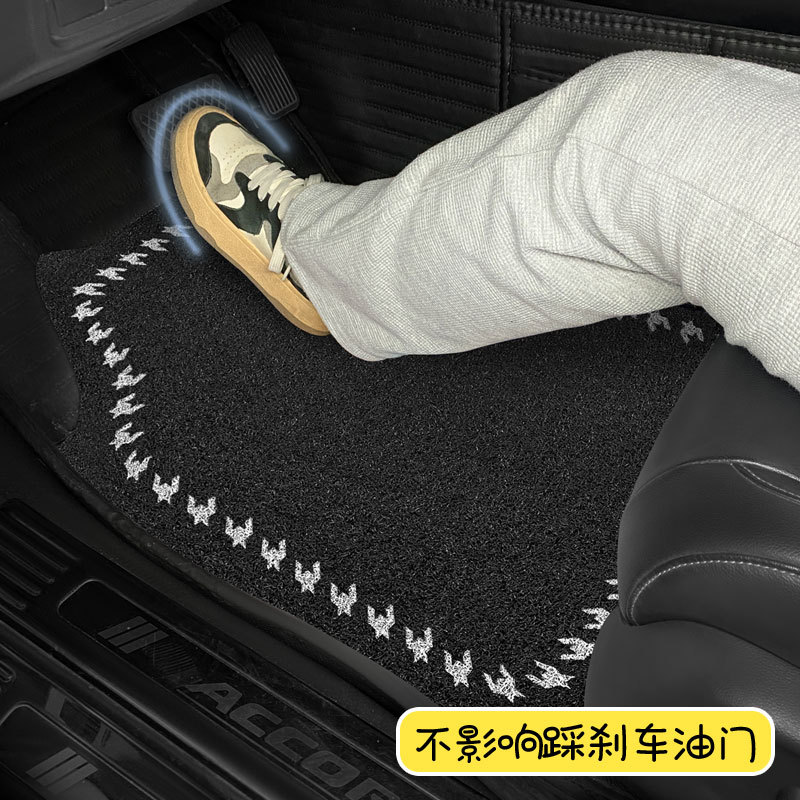 Car floor mat wire ring universal single-piece main driver anti-dirty carpet decoration car interior mat rear row foot mat universal