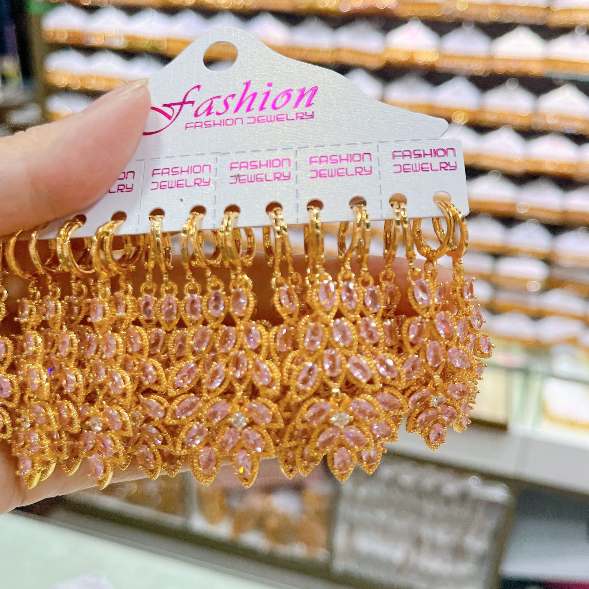 Aretes transfronterizos de cobre chapado en oro con bordas de aretes incrustados de zircón para orejetas de orejas para mujeres delicadas image 9
