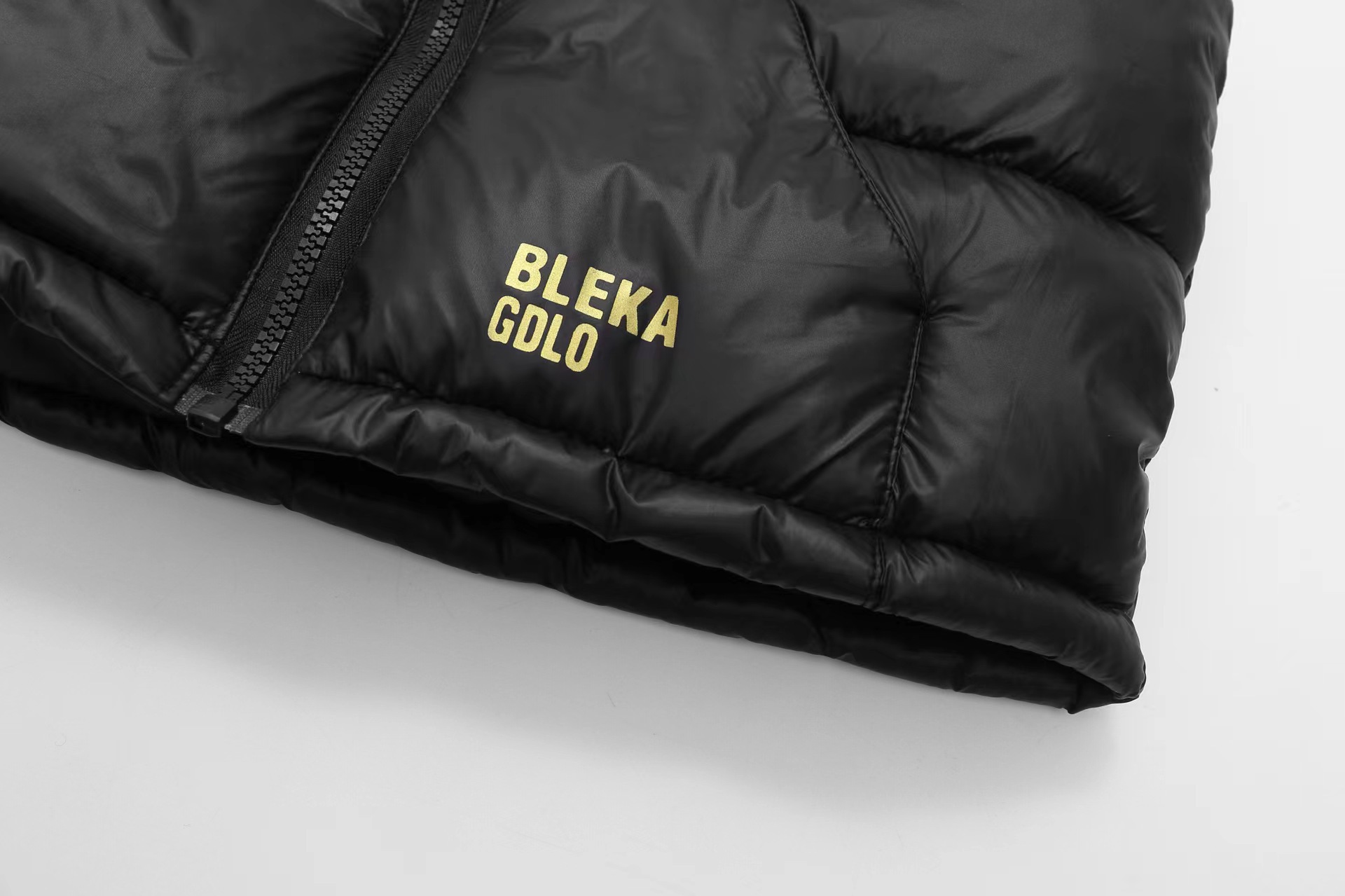 Fodrad väst för barn svart och guld höst vinter_voghion.com
