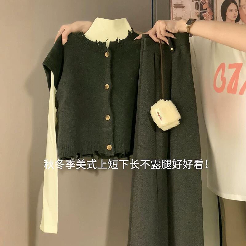 Корейское платье-свитер для женщин, новый стиль 2024 года для маленьких людей, нежное на ощупь, с полным комплектом для осени и зимы.