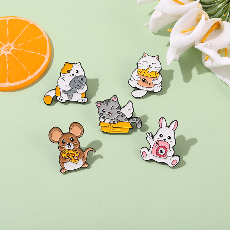 Brooch Creative Cartoon Cat Eat Fish Rabbit Play Mobile Phone Shape Paint Badge 12 Pcs Set display picture 6