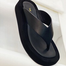 ��ԴС�����Ľ����TR���������ЬŮ�⴩ţƤ�A�_���eƽ�׺ڛ���