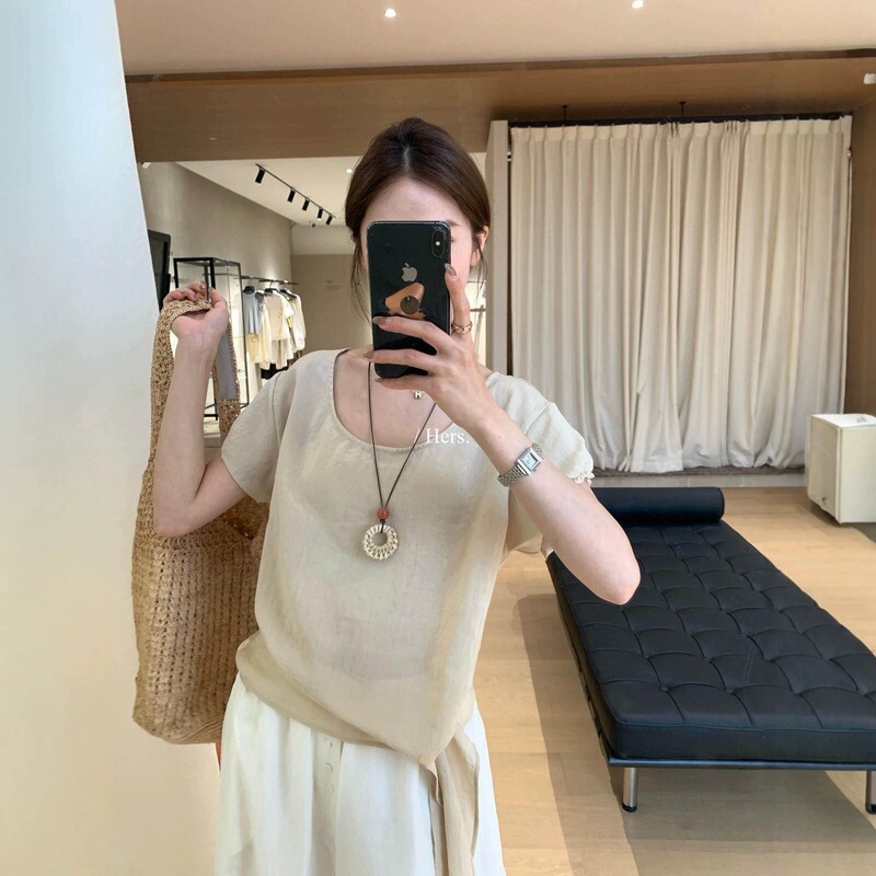 Hers Sweet Summer Korean-style Simple Waist-cinching Design Round-neck Small Bud Sleeve Blouse 80677 (with lanyard) Hers Sweet Summer Korean-style Simple Waist-cinching Design Round-neck Small Bud Sleeve Blouse 80677 (with lanyard)