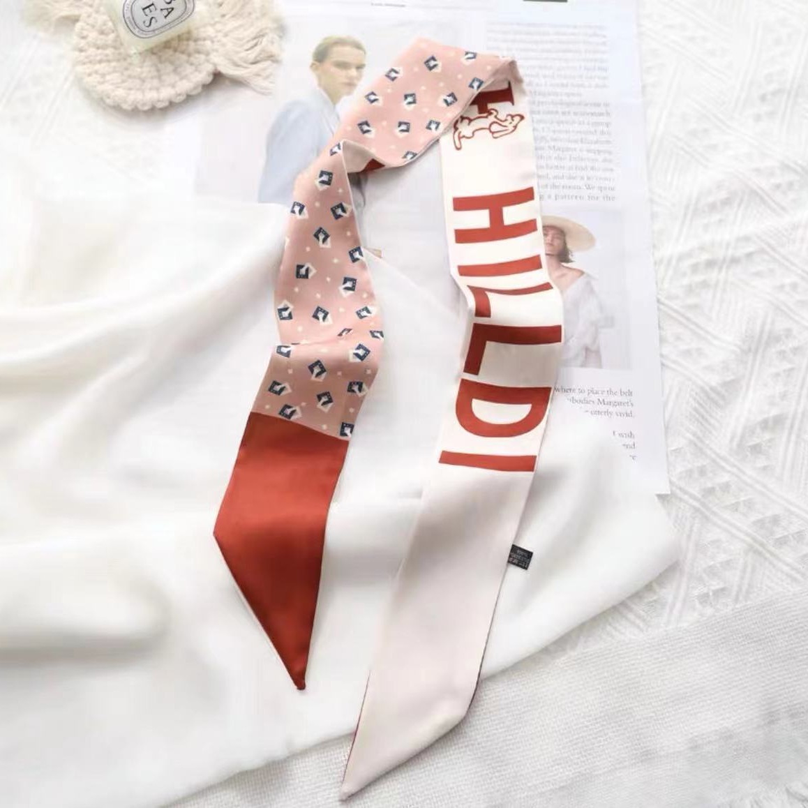 Color rojo - letras florales rojas