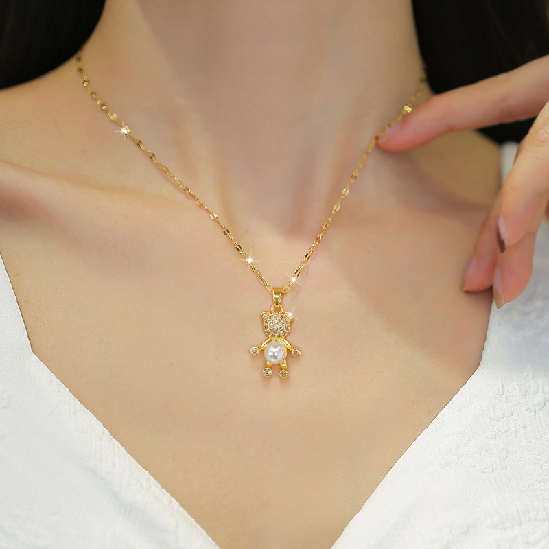 Fashion Bear Titanium Steel Copper Inlay Artificial Pearls Zircon Pendant Necklace display picture 1
