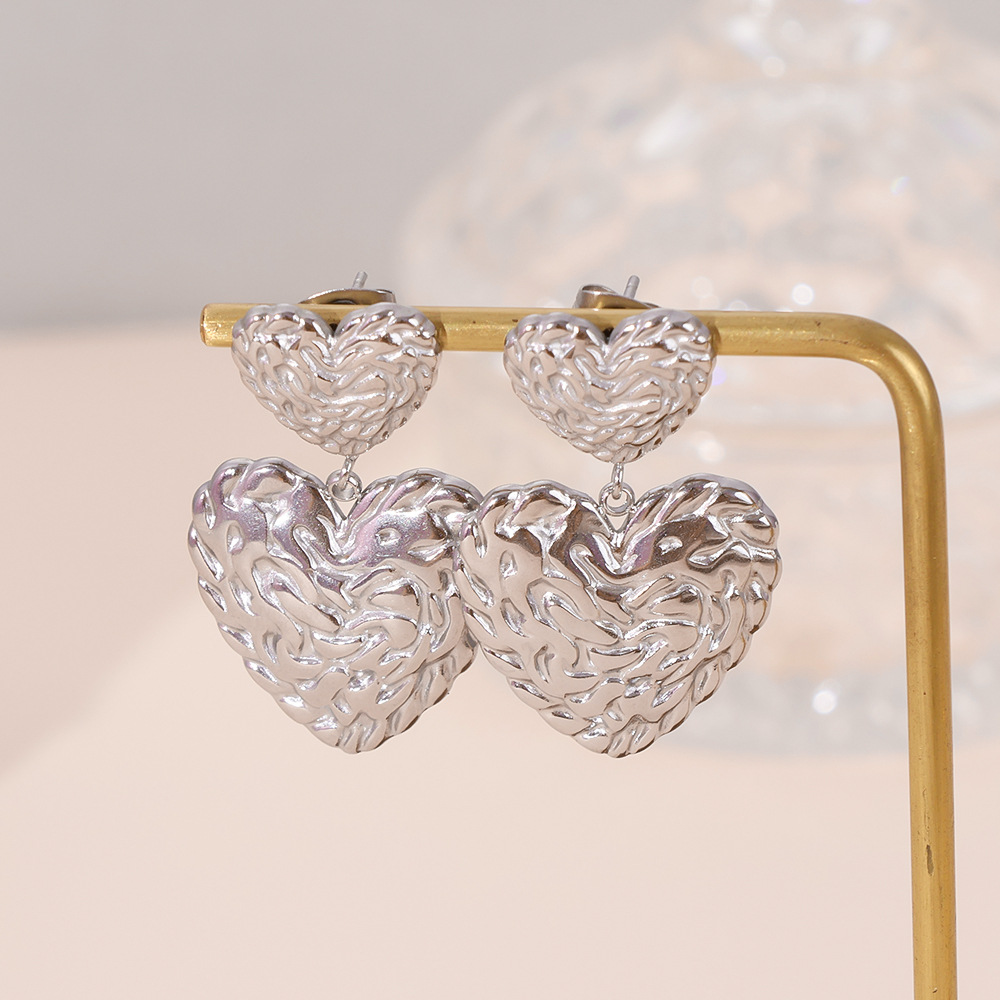 2025 nueva personalidad de moda diseño de nicho simple acero de titanio chapado en oro amor colgante pendiente joyería