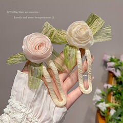 夏の女性用メッシュ椿の花のヘアピン、大きなカモノハシのヘアピン、後頭部のヘアピン、ヘアピン、ヘッドバンド