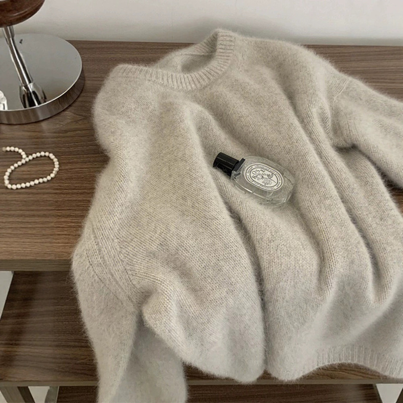 Elegant and soft faux raccoon fur round-neck sweater for women, thick and cozy for winter, with a lazy and cozy vibe, suitable as an inner layer knit top