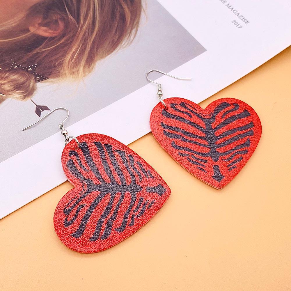 Retro Heart Shape Spider Web Pu Leather Hollow Out Women's Earrings 1 Pair display picture 4