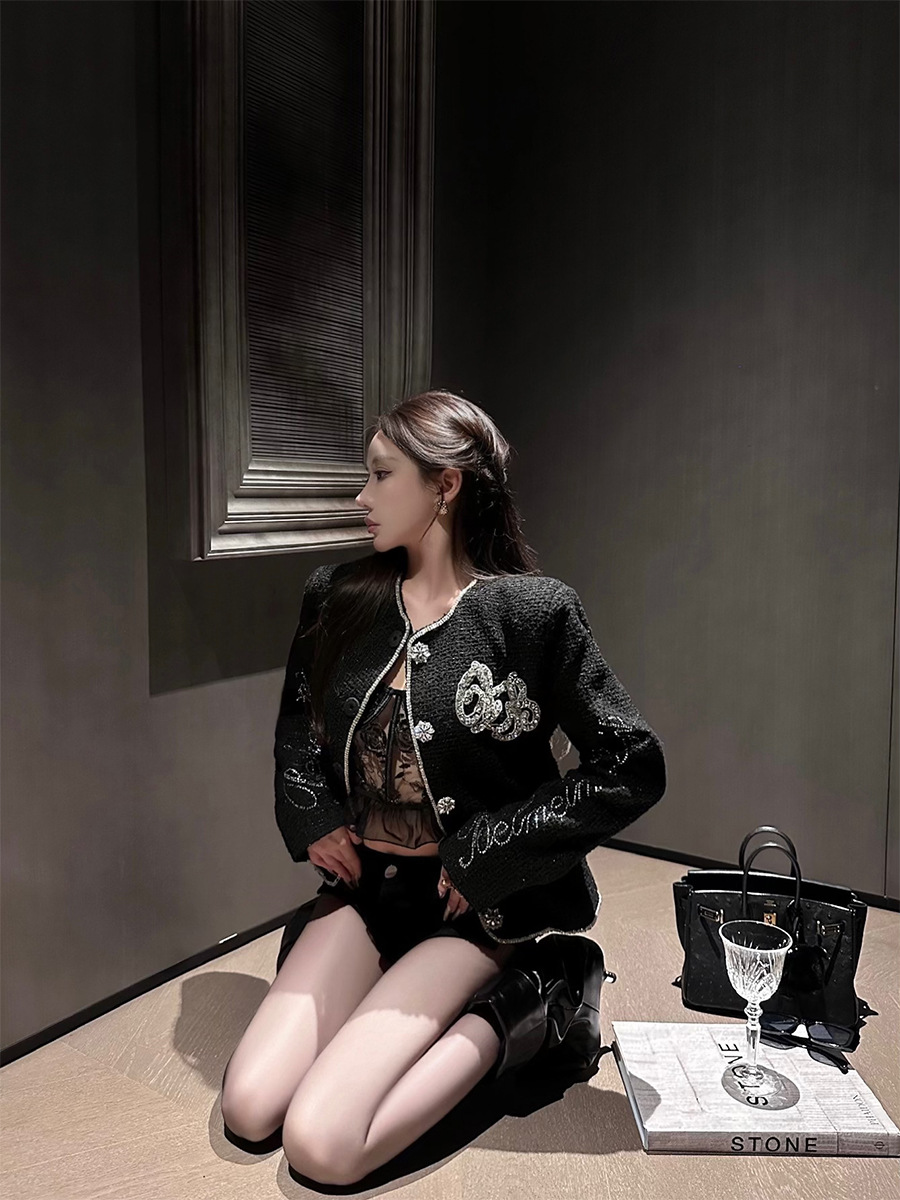 Otoño y invierno nuevo estilo Jin Mingyuan temperamento pequeña fragancia chaqueta de alta calidad clavos de trabajo pesado taladro tween grueso chaqueta corta para mujeres
