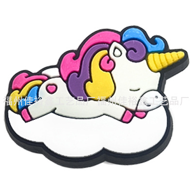 Invierno nuevo colorido unicornio serie agujero Zapatos flor Polaroid Arco Iris pony accesorios para niños transfronteriza en stock